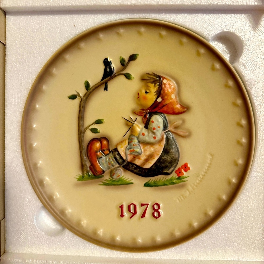 M.I. HUMMEL 1978 Annual Plate Collection Vintage Porcelain with box